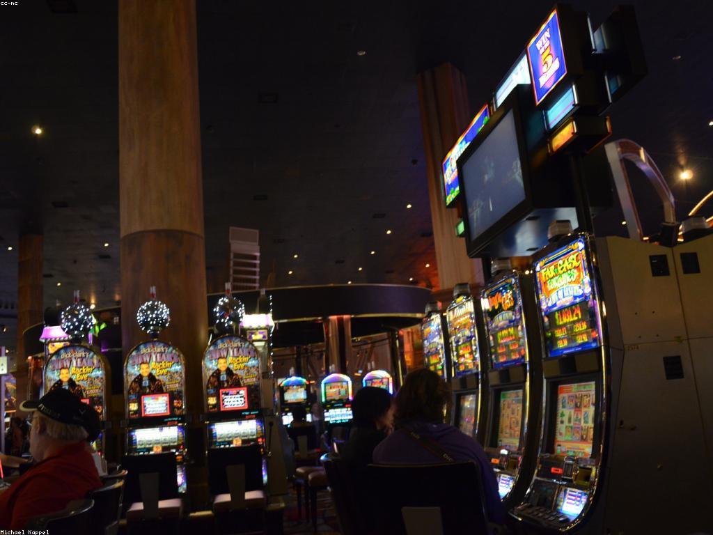 ការស្រាវជ្រាវថ្មីៗអំពីម៉ាស៊ីនស្លុត